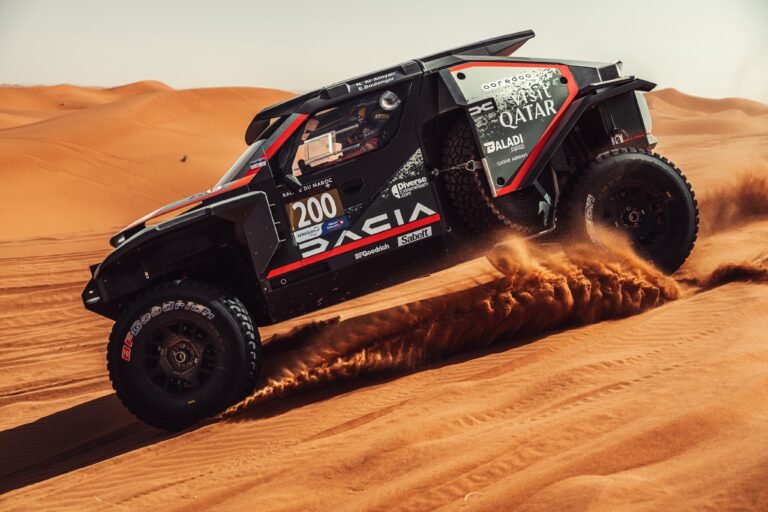 El Dacia Sandrider número 200 en plena duna