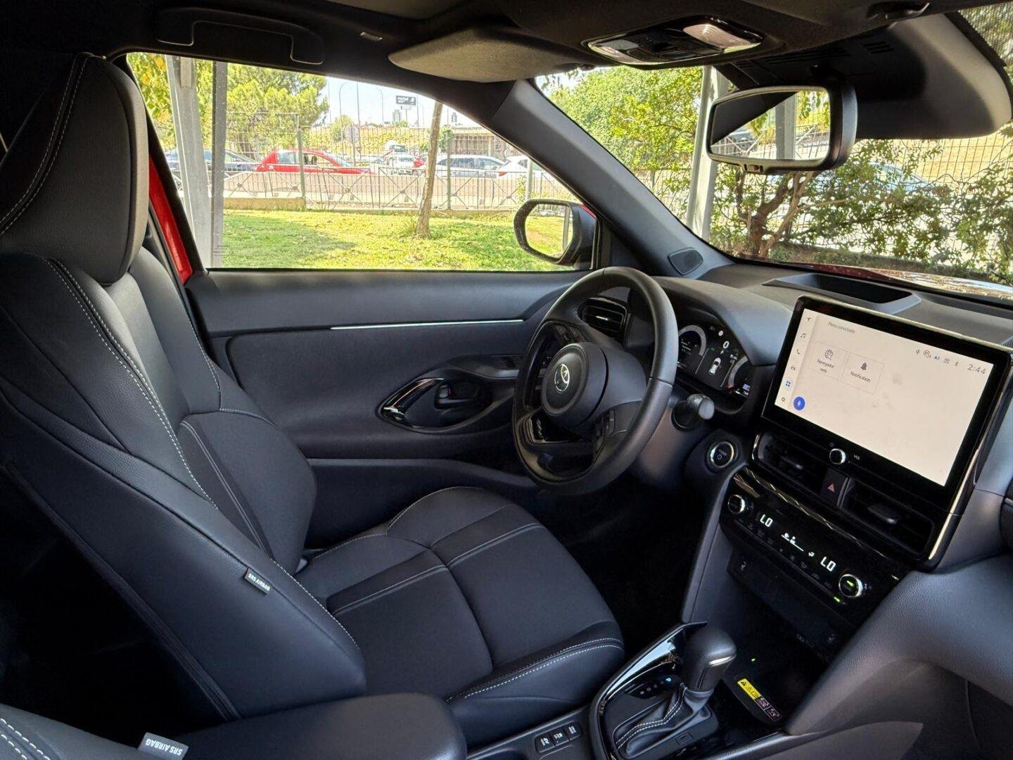 Interior del Toyota Yaris Cross Hybrid 130