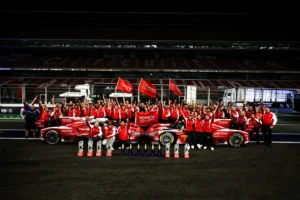 El equipo Toyota Racing celebra el título mundial de constructores del WEC en Barcelona