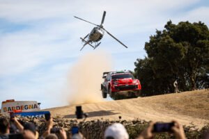 Toyota GR Yaris Rally1 de Elfyn Evans y Scott Martin en el Rally Italia Sardegna 2026