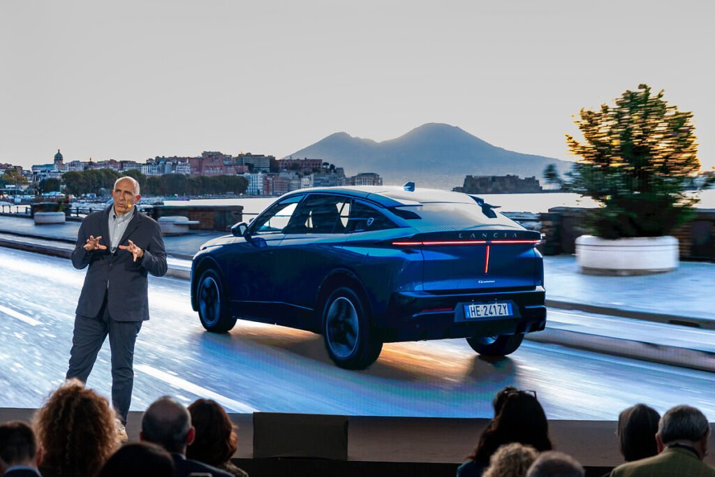 Zaga del Lancia Gamma con pilotos en T
