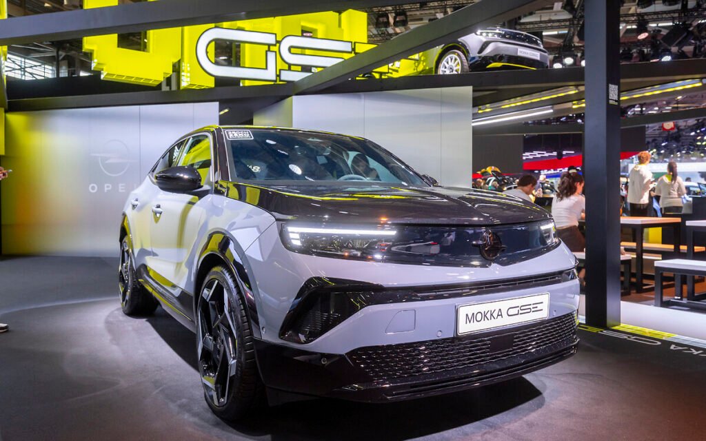 Opel Mokka GSE en vista tres cuartos delantera en el Salón de París