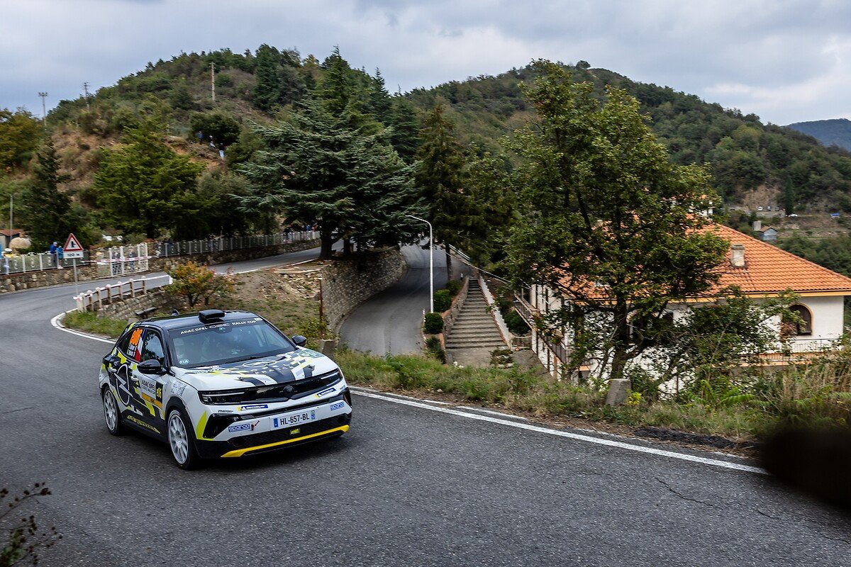Opel Mokka GSE Rally en tramo de Sanremo