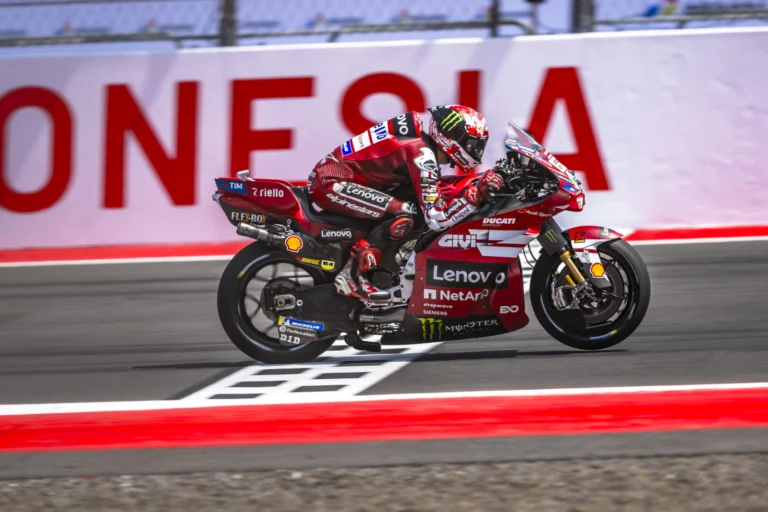 Marc Márquez rueda con la Ducati en el circuito de Mandalika