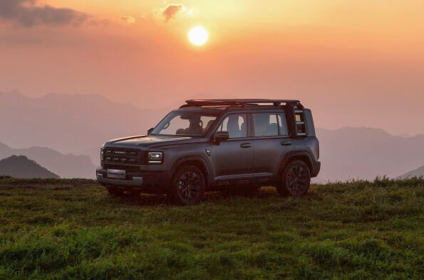 GWM Haval H7 en un paisaje abierto al atardecer