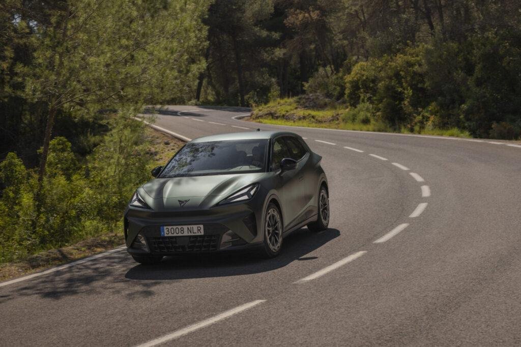 Un CUPRA en carretera