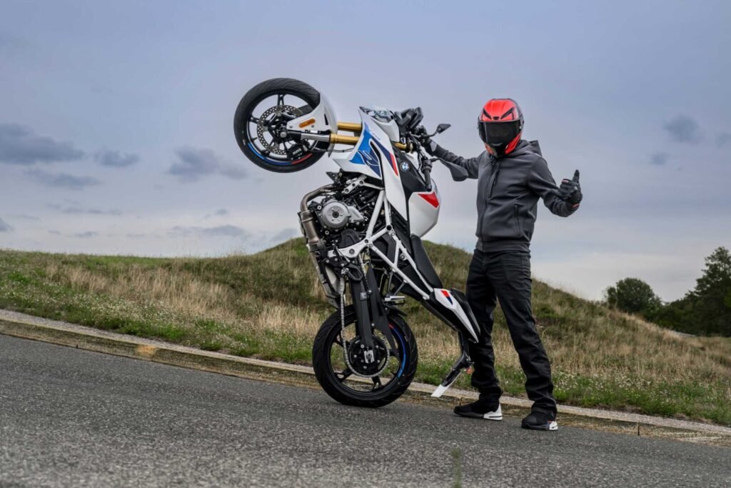 BMW F 450 R, vista dinámica
