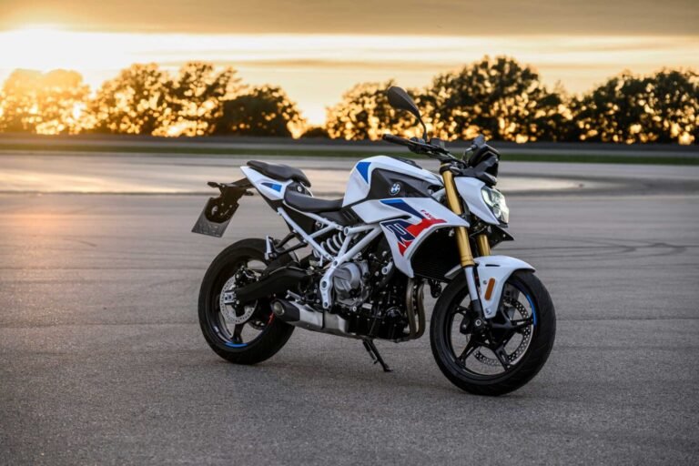 BMW F 450 R en carretera