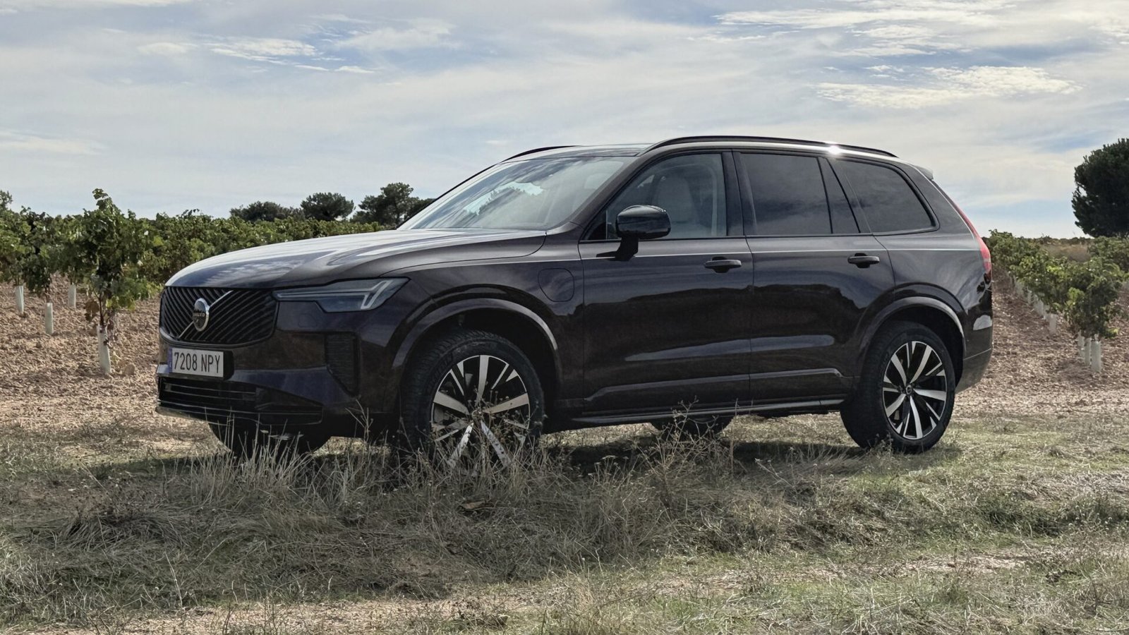 Vista delantera lateral del Volvo XC90 T8 de la prueba