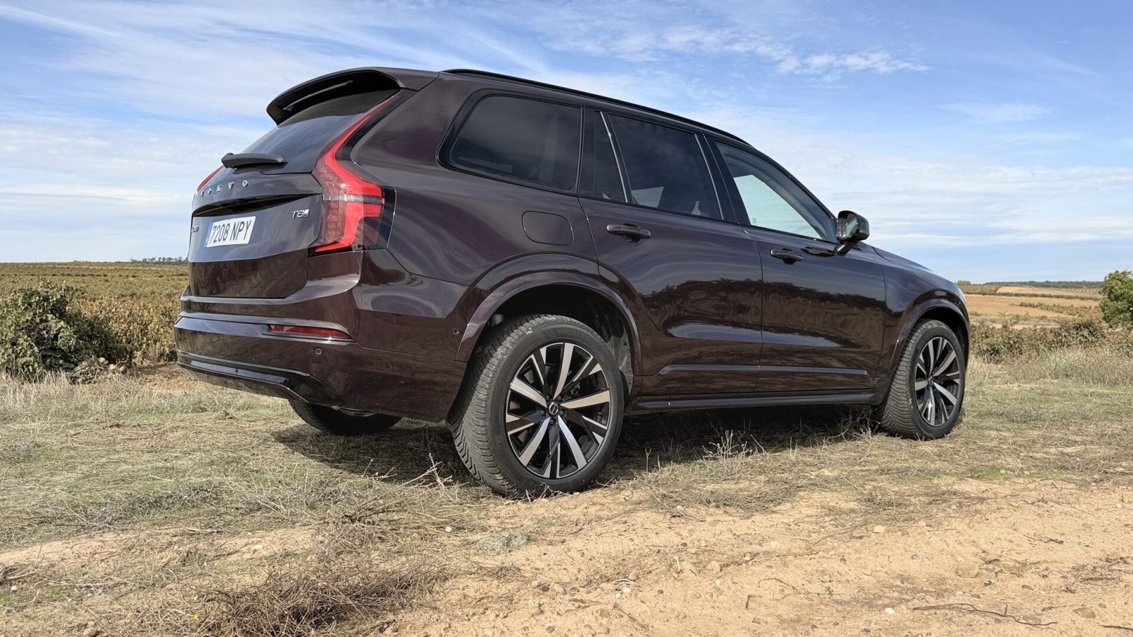 Vista trasera lateral del Volvo XC90 T8