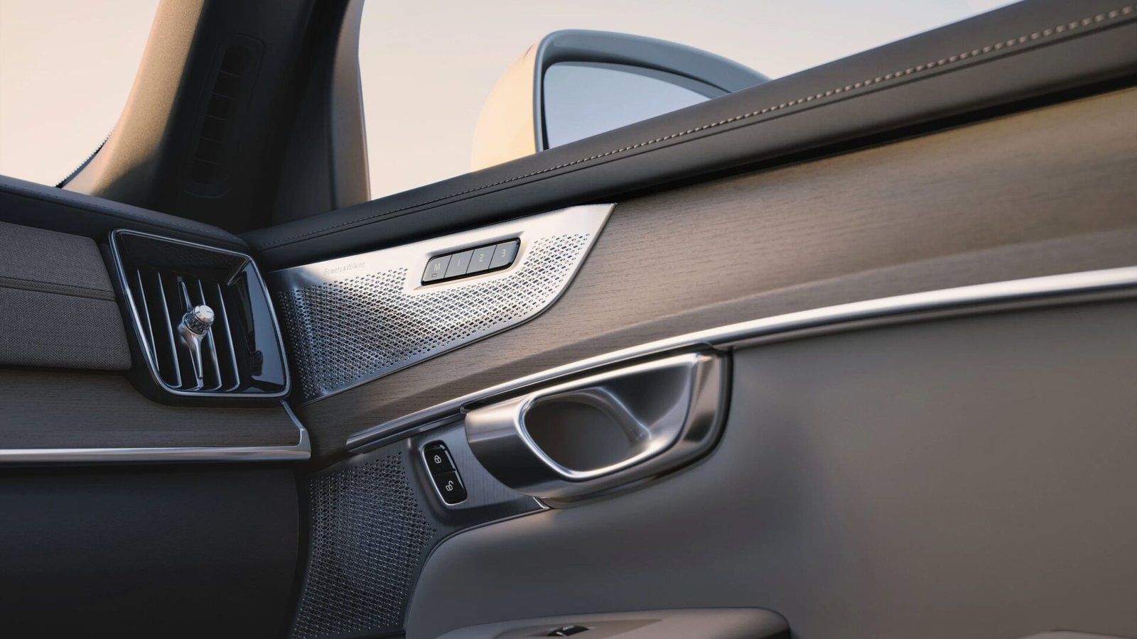 Revestimiento de puerta y altavoz; imagen oficial de Volvo