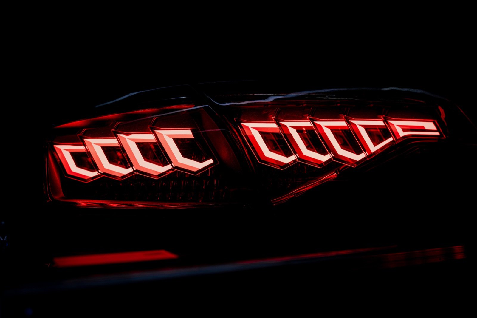 Pilotos traseros OLED de Audi encendidos con su firma lumínica