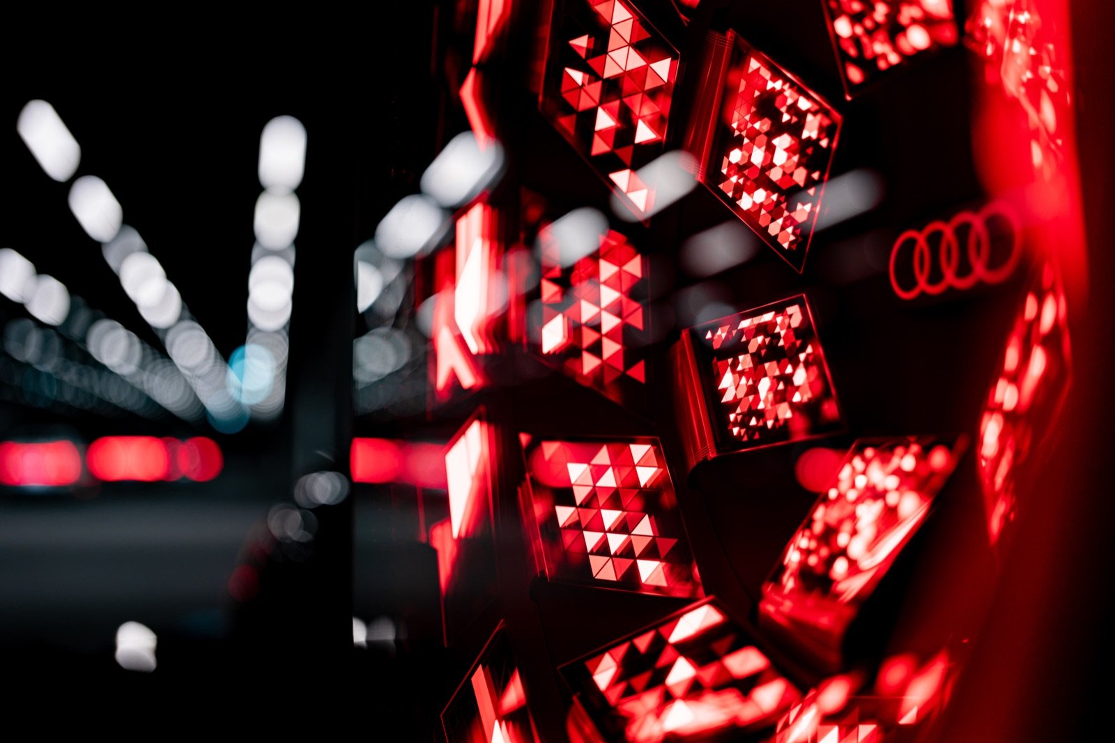 Detalle de los segmentos de un piloto OLED digital de Audi