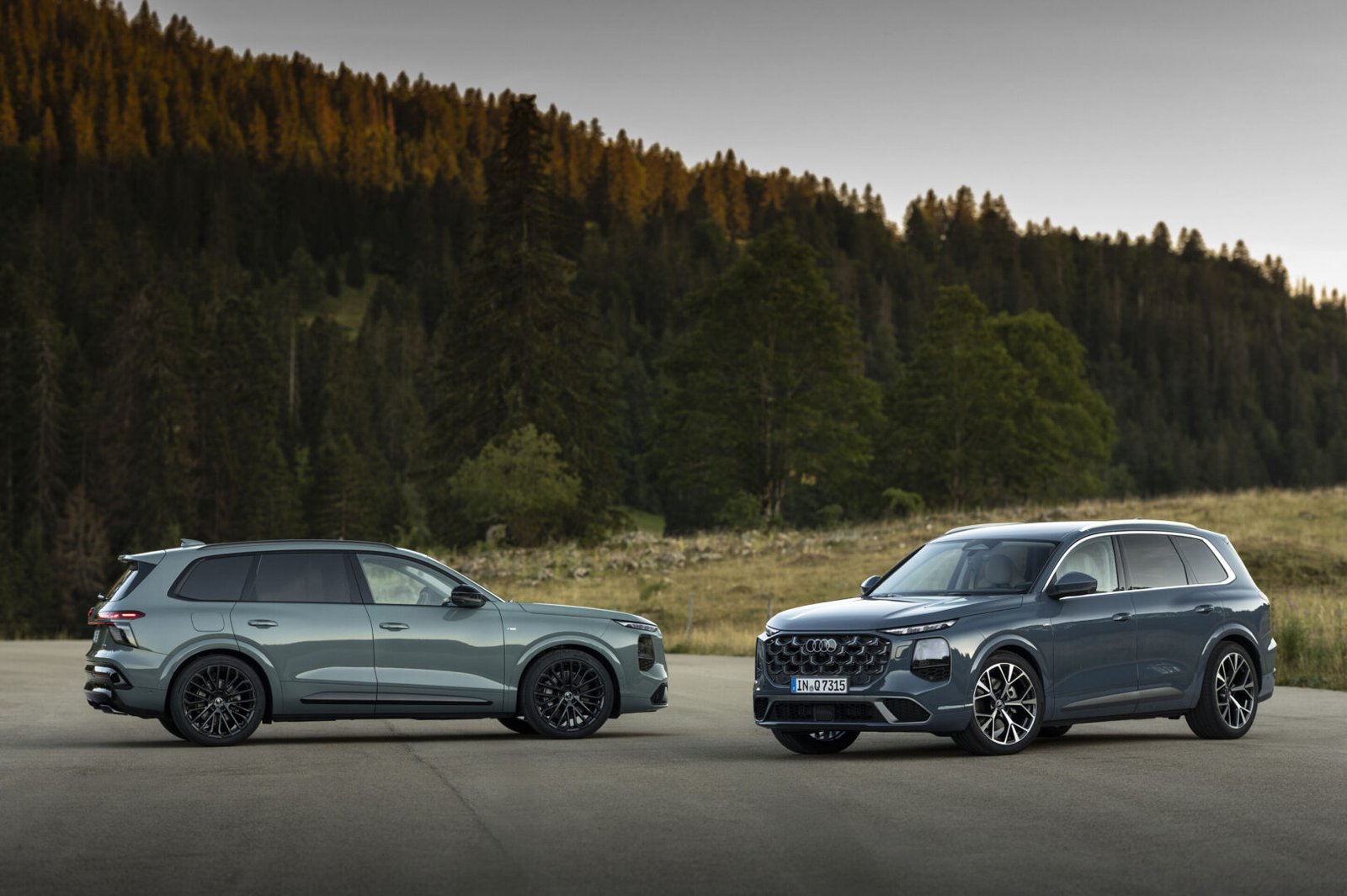 Dos Audi Q7 2026 en verde Agave y azul Alopias