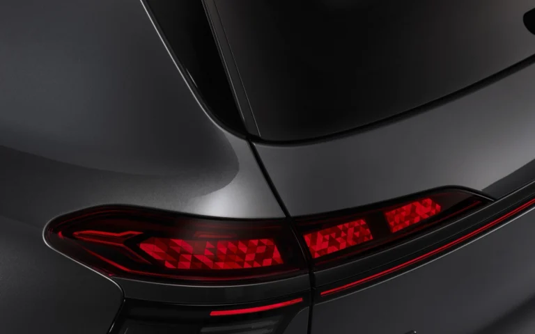 Piloto trasero OLED digital curvo del Audi Q9