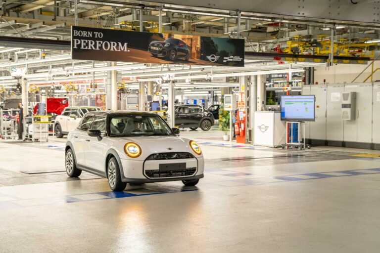 Conducción automatizada en la planta de MINI en Oxford