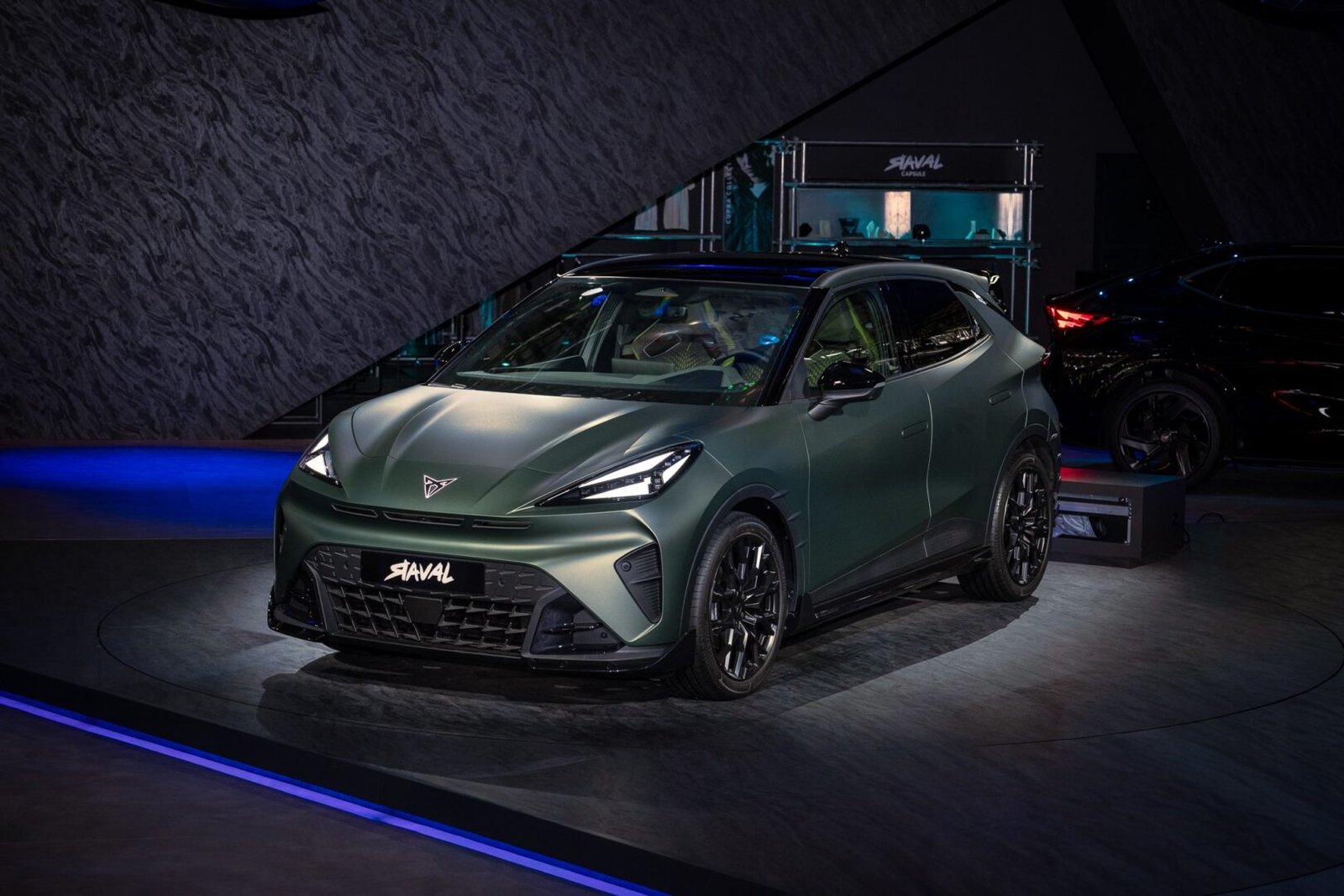 El CUPRA Raval VZ CUSTOM CUPRA by ABT expuesto en el estand de CUPRA del Salón de París 2026