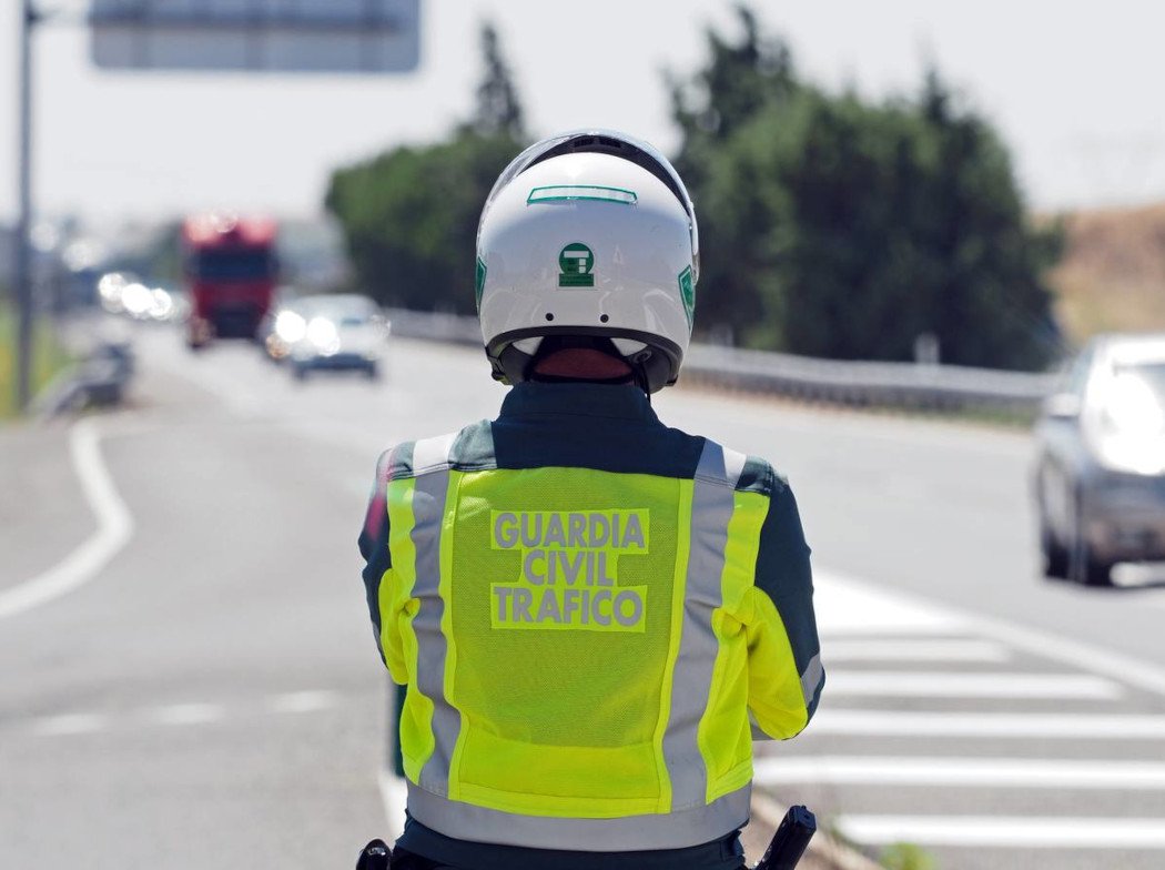 Imagen de la campaña de la DGT contra las distracciones al volante