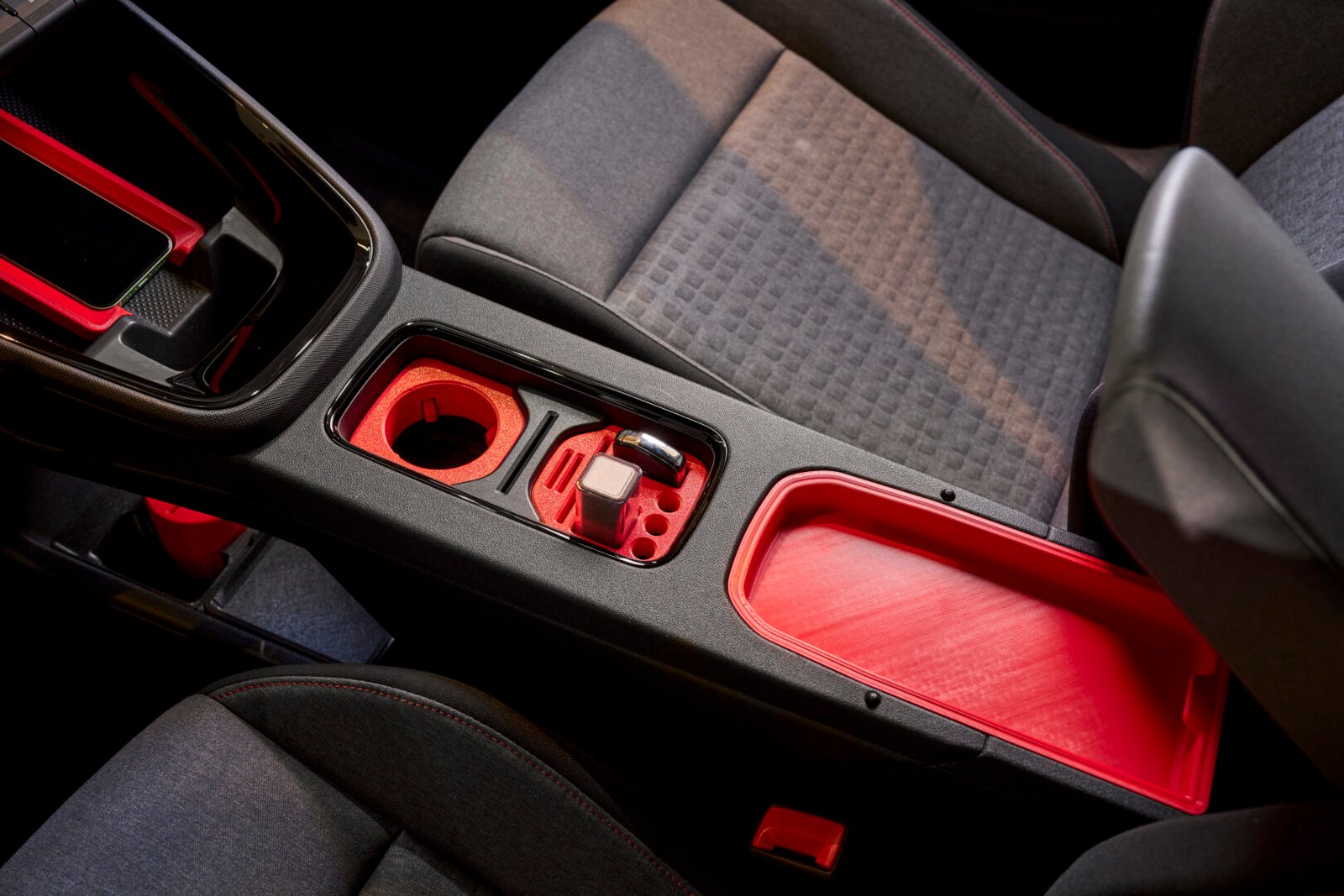Portavasos impreso en 3D en el interior de un Škoda