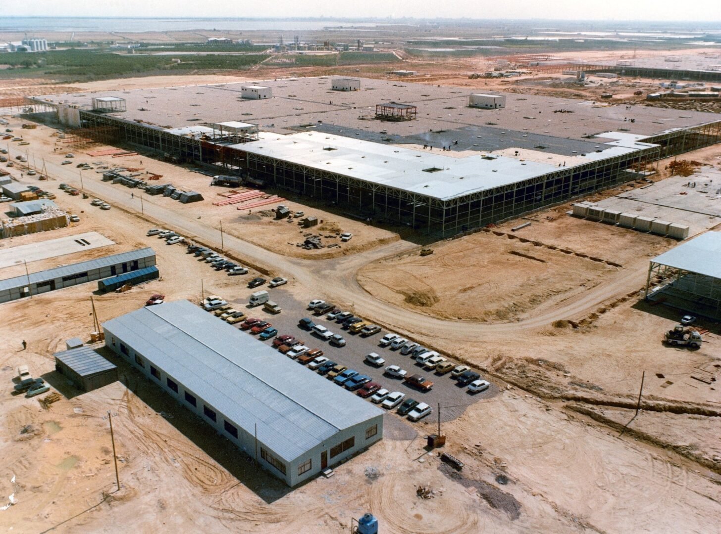 Vista aérea de las obras de la fábrica de Ford en Almussafes en 1975