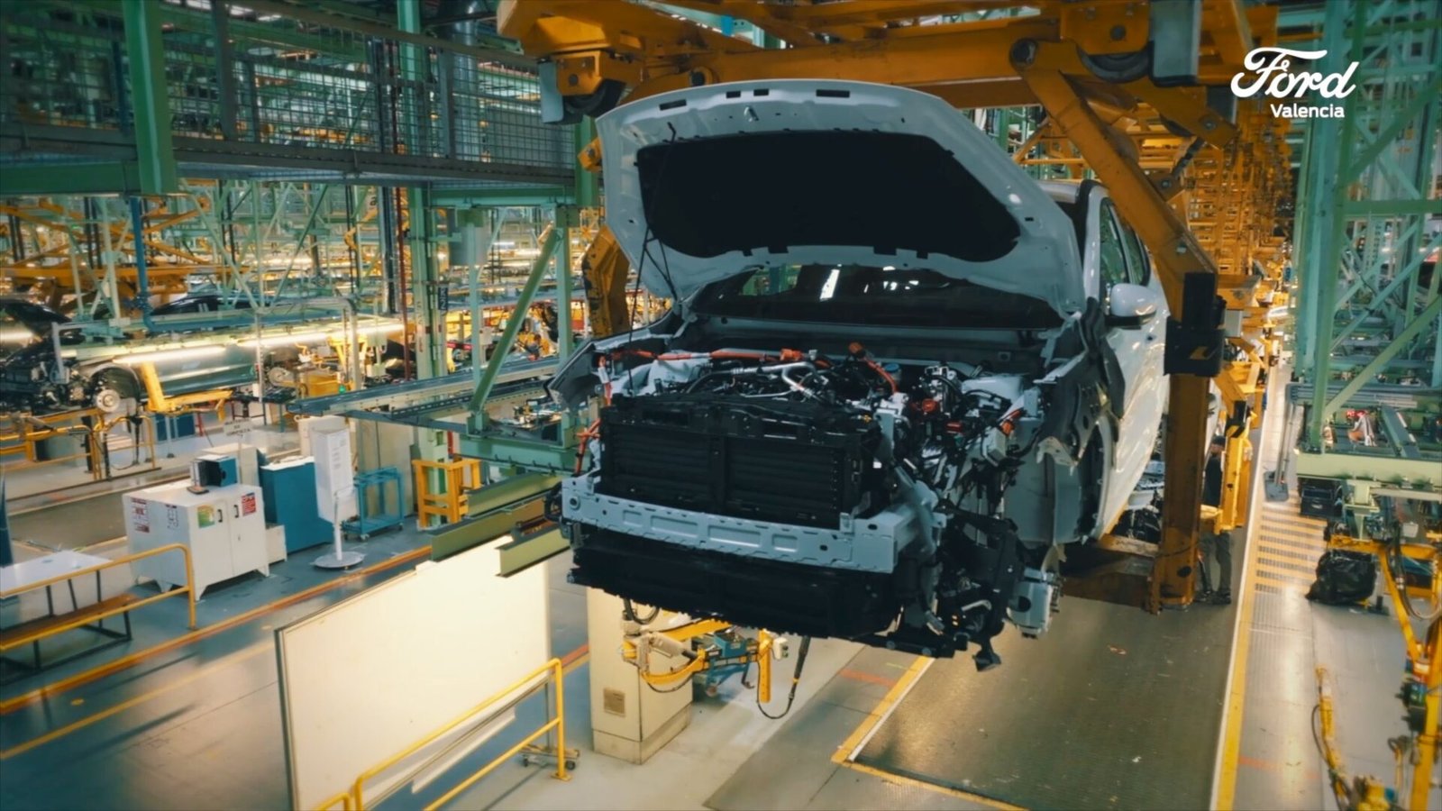 Carrocería de un Ford en la línea de montaje actual de Almussafes