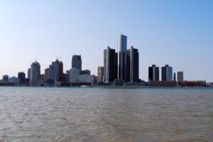 Las torres del Renaissance Center en Detroit, sede mundial de General Motors