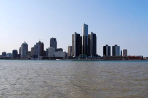 Las torres del Renaissance Center en Detroit, sede mundial de General Motors