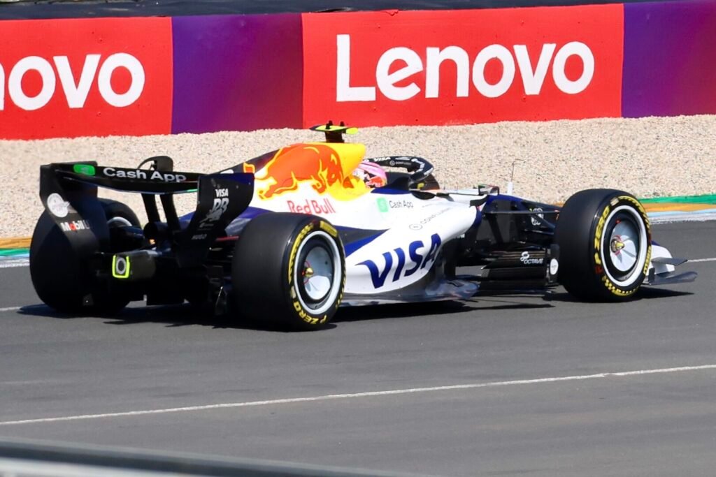 El Racing Bulls VCARB 03 de Liam Lawson en pista en 2026