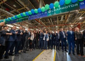 Plantilla de la fábrica de Stellantis en Zaragoza en el inicio de producción del Leapmotor B10