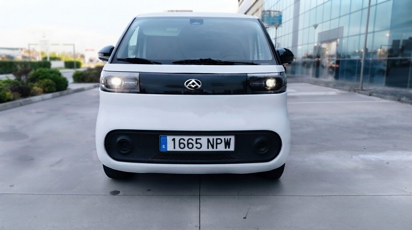 Frontal de la Maxus eDeliver 5 blanca