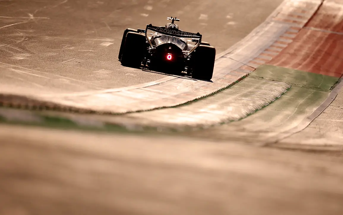 Un Mercedes de F1 en una de las curvas del Circuito de las Américas, en Austin