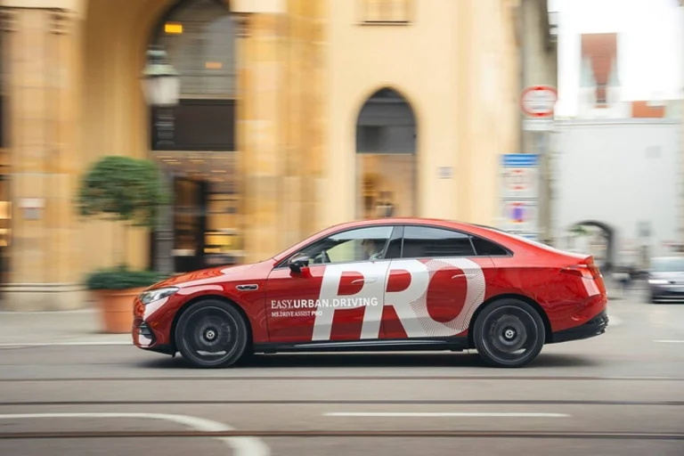 Mercedes MB.DRIVE ASSIST PRO, conducción asistida punto a punto en ciudad