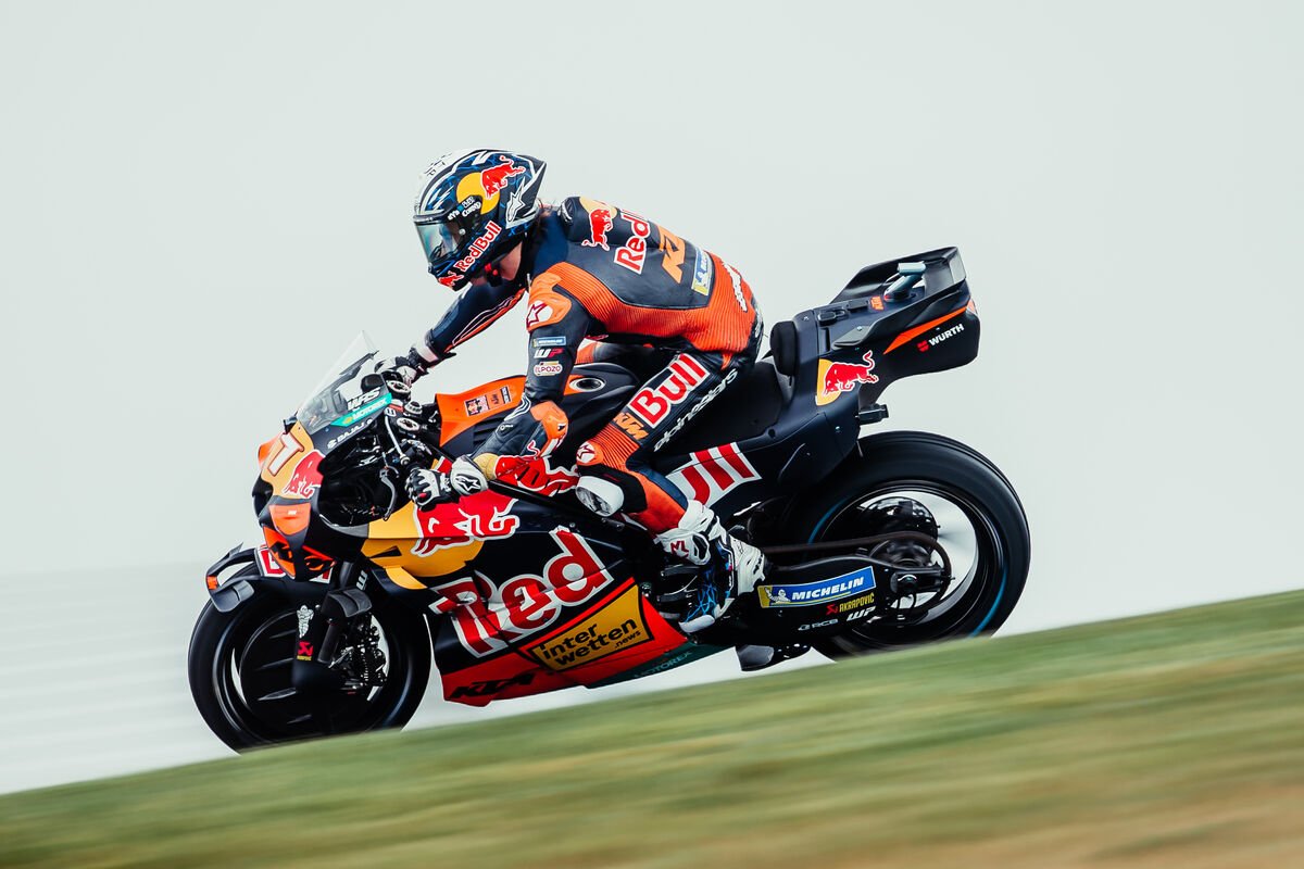 Pedro Acosta en acción con la Red Bull KTM, piloto que ha ganado el sprint de Sepang de MotoGP