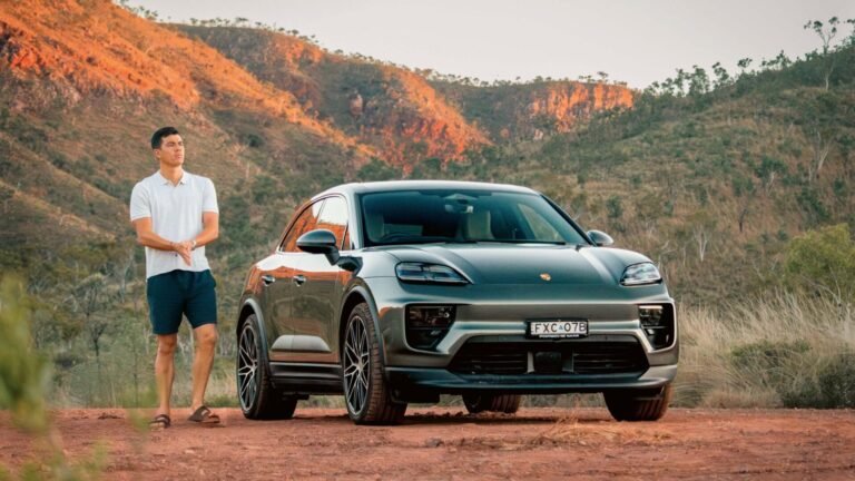 Porsche Macan eléctrico: Andy Donaldson junto al Macan 4S en Australia