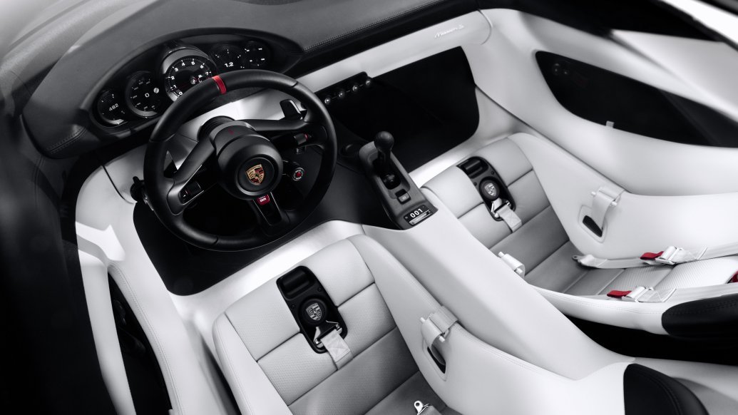 Interior del Porsche Mission S con cinco relojes redondos