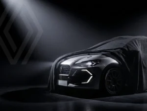Nuevo Renault Clio Rally5 parcialmente cubierto con una lona