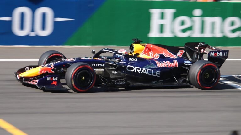 Max Verstappen con el Red Bull RB22 en la clasificación del GP de China de F1 2026